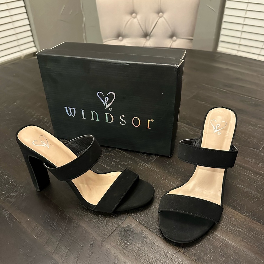 NEVER WORN! Windsor black strappy heels. Womens size 7.5